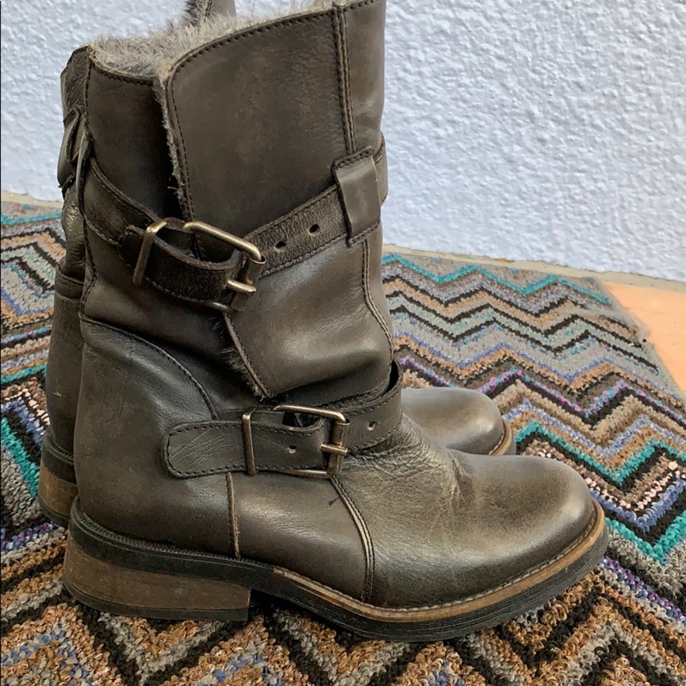 COPY - Steve Madden leather boots with fur lining